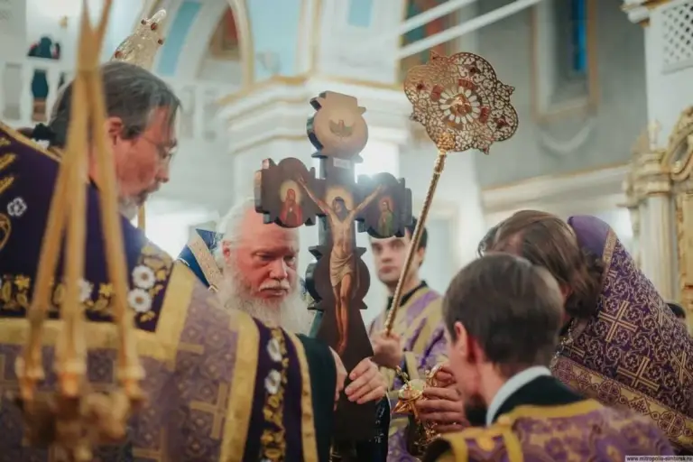 Архипастырь Симбирска совершил богослужения Праздника Крестовоздвижения