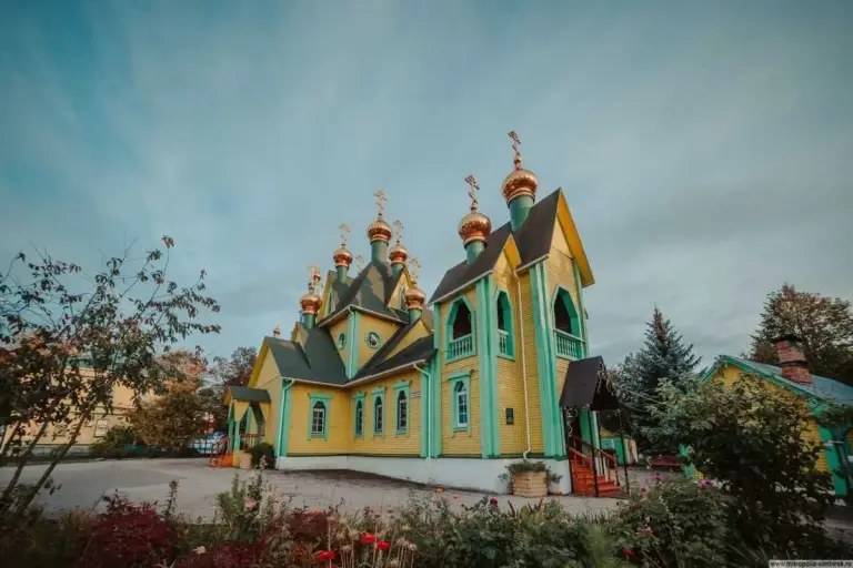 Митрополит Иосиф возглавил литургию во Всесвятском храме города Ульяновска