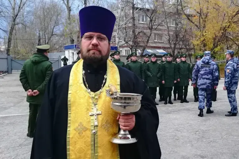 Священник благословил новобранцев на воинское служение