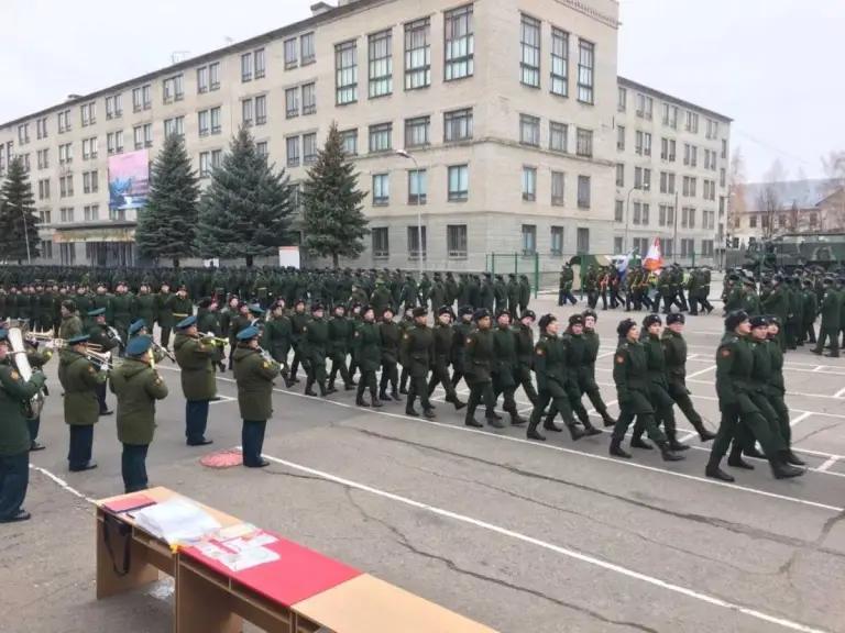 Священник Симбирской епархии поздравил курсантов-связистов со 100-летием образования войск связи