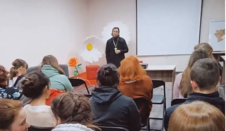 Студентам Кузоватовского техникума презентовали фильм об Андрее Симбирском и рассказали о его житие