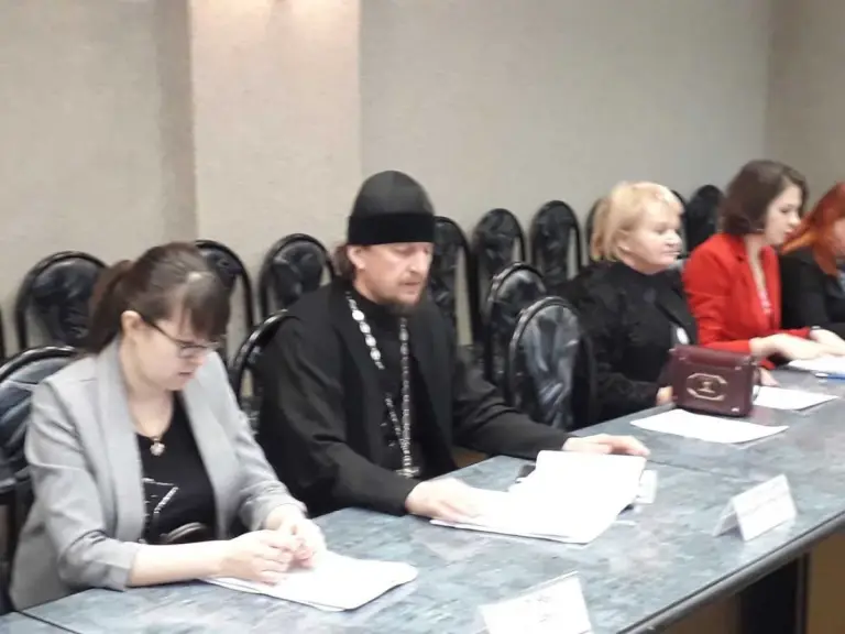 Священнослужитель принял участие в совещании на тему сбережения института семьи