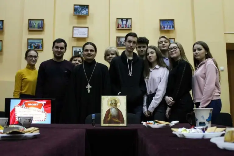 Молодежи поселка Майна рассказали о житие и подвигах святого блаженного Андрея Симбирского