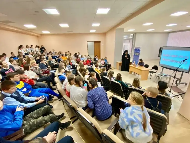 В областном Дворце молодёжи прошла  программа «Небесный покровитель Симбирского края»