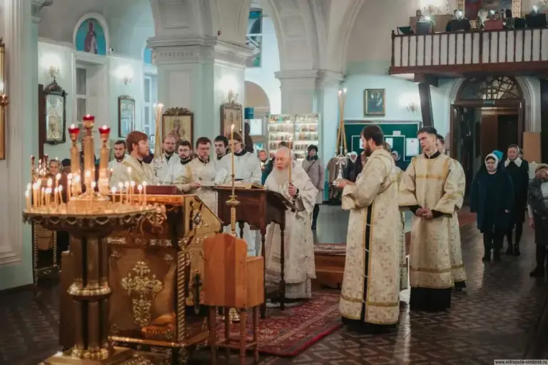 6 января, в навечерие Рождества Христова, митрополит Симбирский и Новоспасский Иосиф совершил богослужение в Воскресенско-Германовском соборе г. Ульяновска