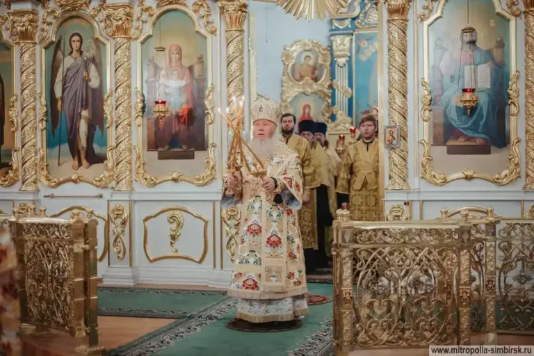 31 декабря вечером в Спасо-Вознесенском кафедральном соборе г. Ульяновска было совершено молебное пение на начало нового года
