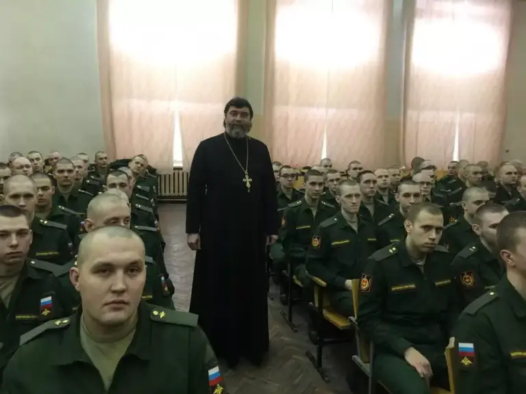 Священнослужитель поздравил курсантов-связистов с Новолетием и с грядущим Рождеством