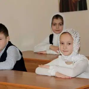 г