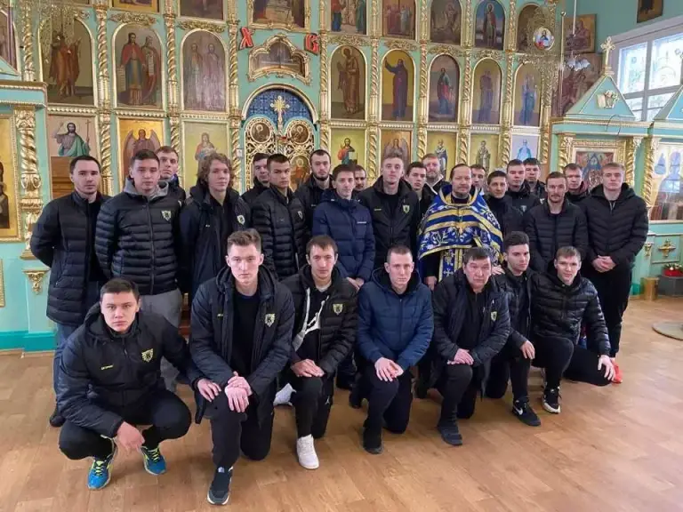 Футболисты ульяновского клуба «Волга» перед выездными сборами помолились в Неопалимовском храме