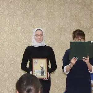 в9