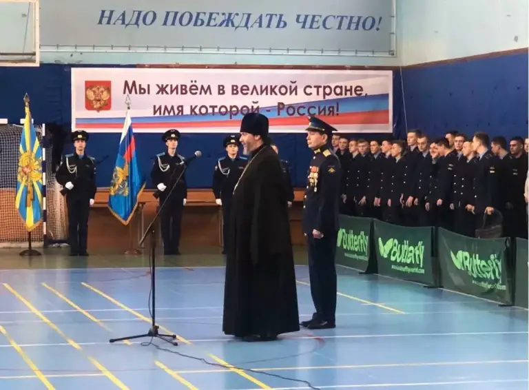 Священнослужитель напутствовал курсантов УИГА — участников военизированной эстафеты в честь Дня Защитника Отечества