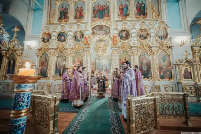 Неделя 3-я, Крестопоклонная, Великого поста. Глава митрополии возглавил богослужения, совершил вторую Пассию