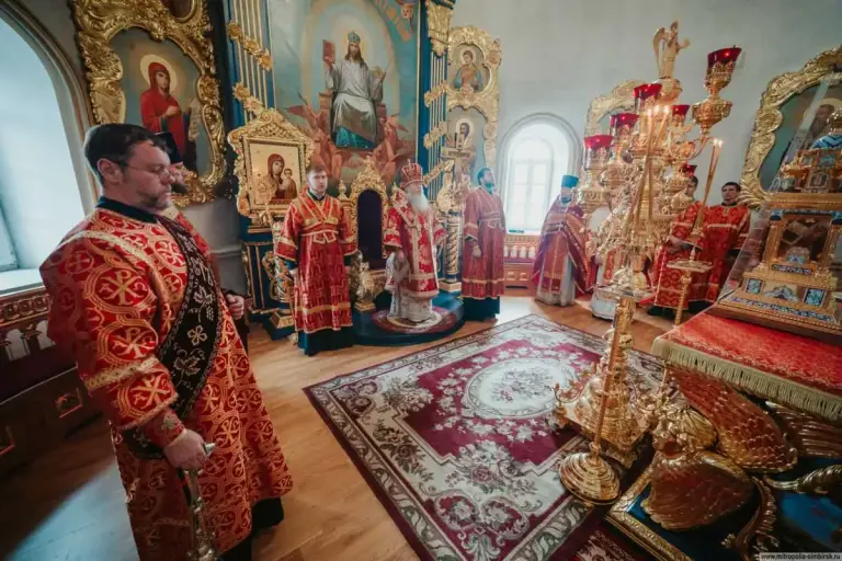 Богослужения в Неделю 6-ю по Пасхе, о слепом и день памяти святых равноапостольных Кирилла и Мефодия