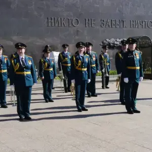 P1900883