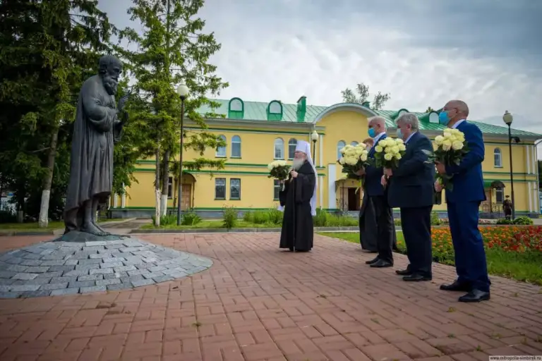 Светская и духовная власть региона почтила память уроженца Симбирской земли — Святого блаженного Андрея