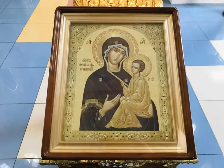 В праздник Тихвинской иконы Божией Матери, митрополит Иосиф совершил Божественную Литургию в кафедральном соборе