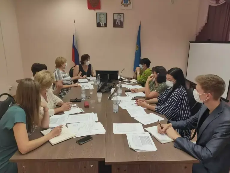Сотрудники епархии войдут в состав рабочей группы по сохранению семьи и семейных ценностей в регионе