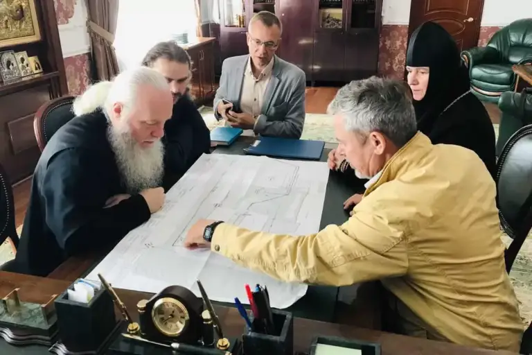 Совещание по подготовке к великому освящению надвратного храма Спасского женского монастыря