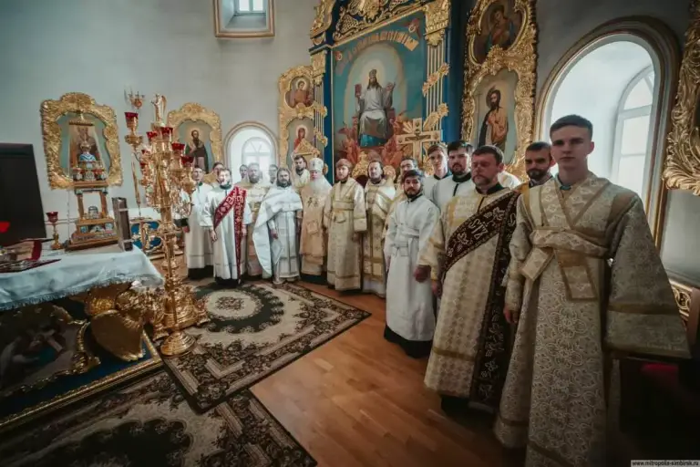 В Неделю 11-ю по Пятидесятнице, митрополит Иосиф совершил воскресные богослужения в Спасо-Вознесенском кафедральном соборе