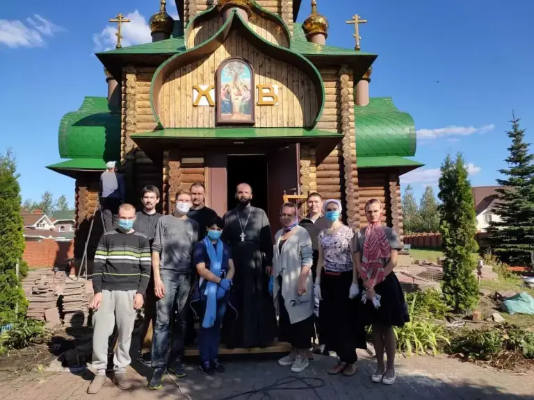 Православная молодежь Симбирска приняла участие в уборке храма Архангела Михаила