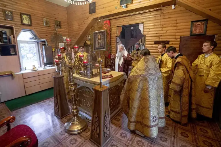Божественная литургия в храме в честь Всех святых Ульяновска