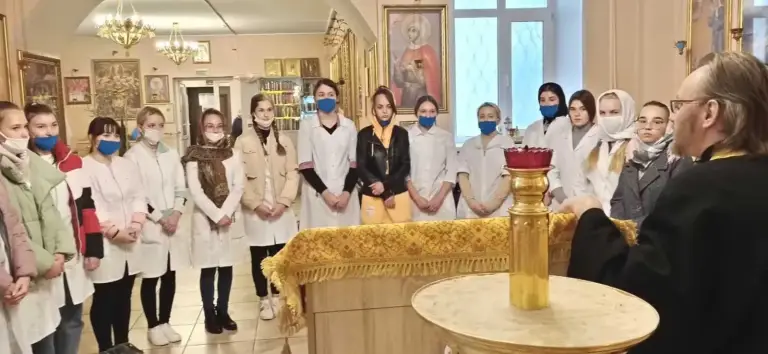 Первая встреча сестер милосердия вновь набранного курса с духовником сестричества