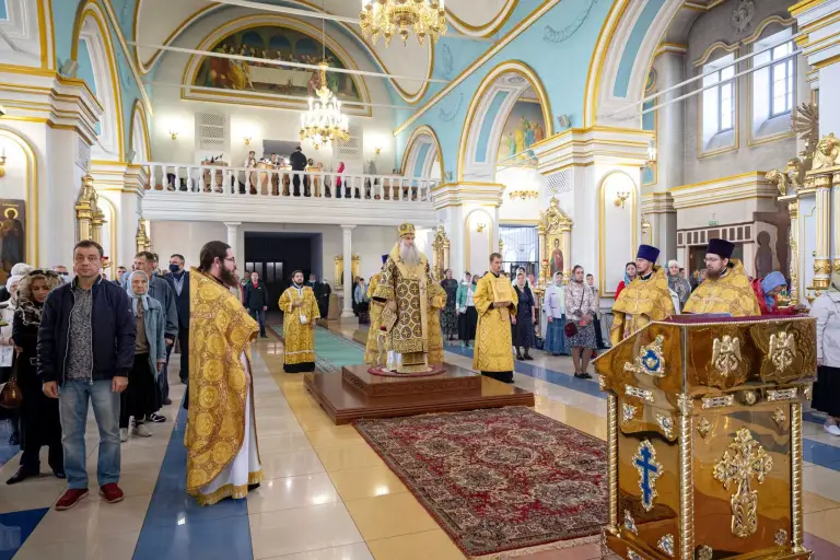 Божественная литургия в Спасо-Вознесенском кафедральном соборе Ульяновска