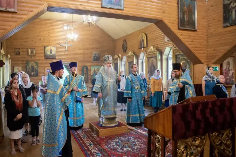 Всенощное бдение в храме в честь Всех святых г. Ульяновска