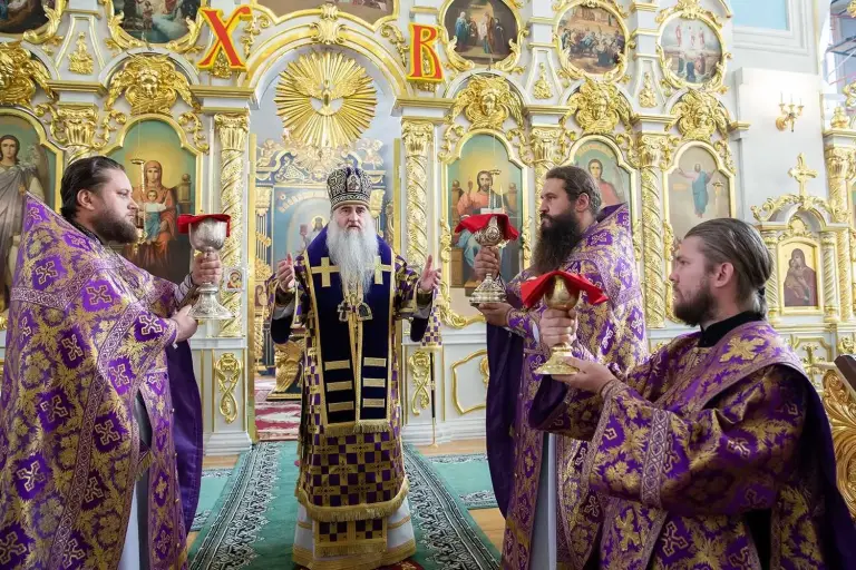 Божественная литургия  в Спасо-Вознесенском кафедральном соборе Ульяновска
