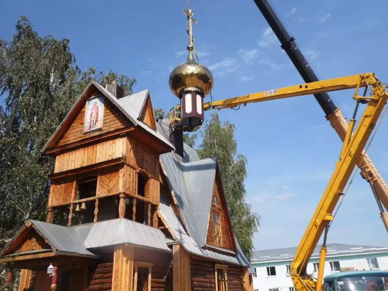 Храм Иоанна Воина в исправительной колонии ИК-9 увенчали новые купола