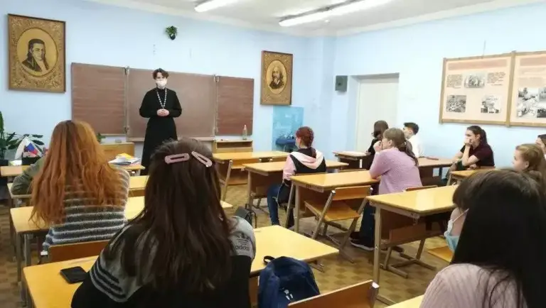 С учащимися педагогического училища побеседовали о семейных ценностях