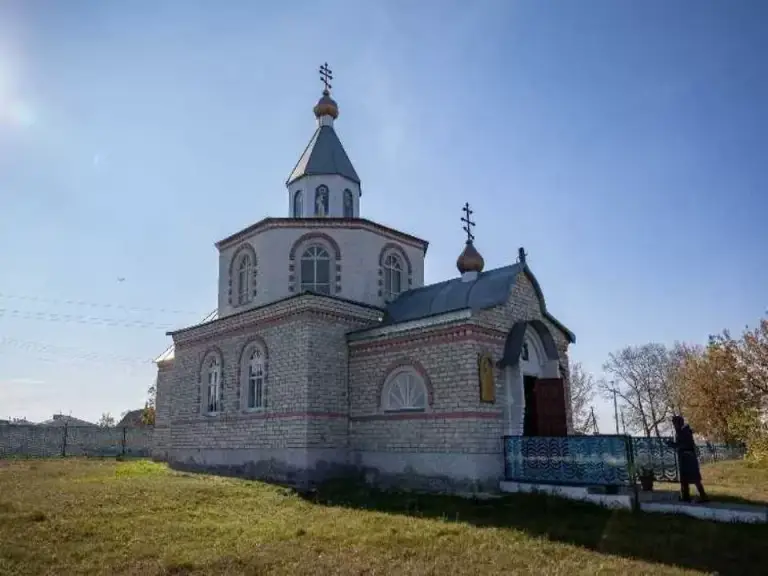 Храм во имя преподобного Серафима Саровского с. Репьёвка Колхозная