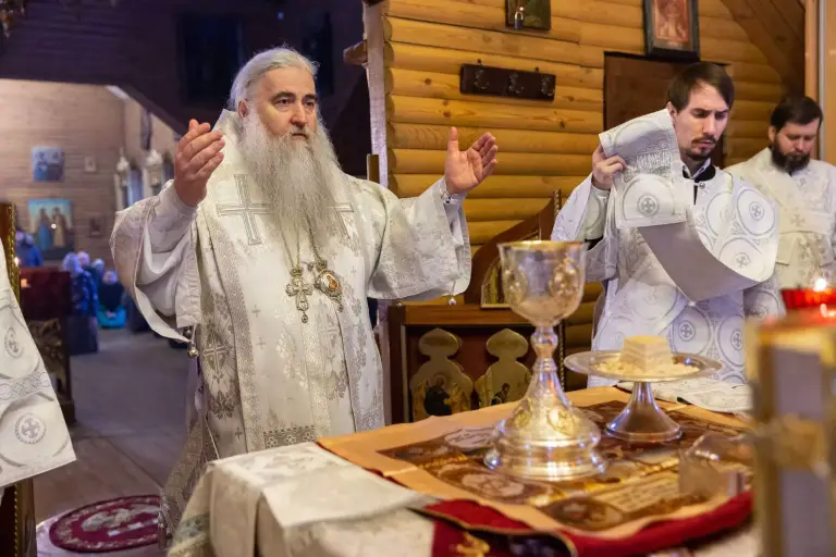 Божественная литургия и панихида в храме в честь Всех святых Ульяновска