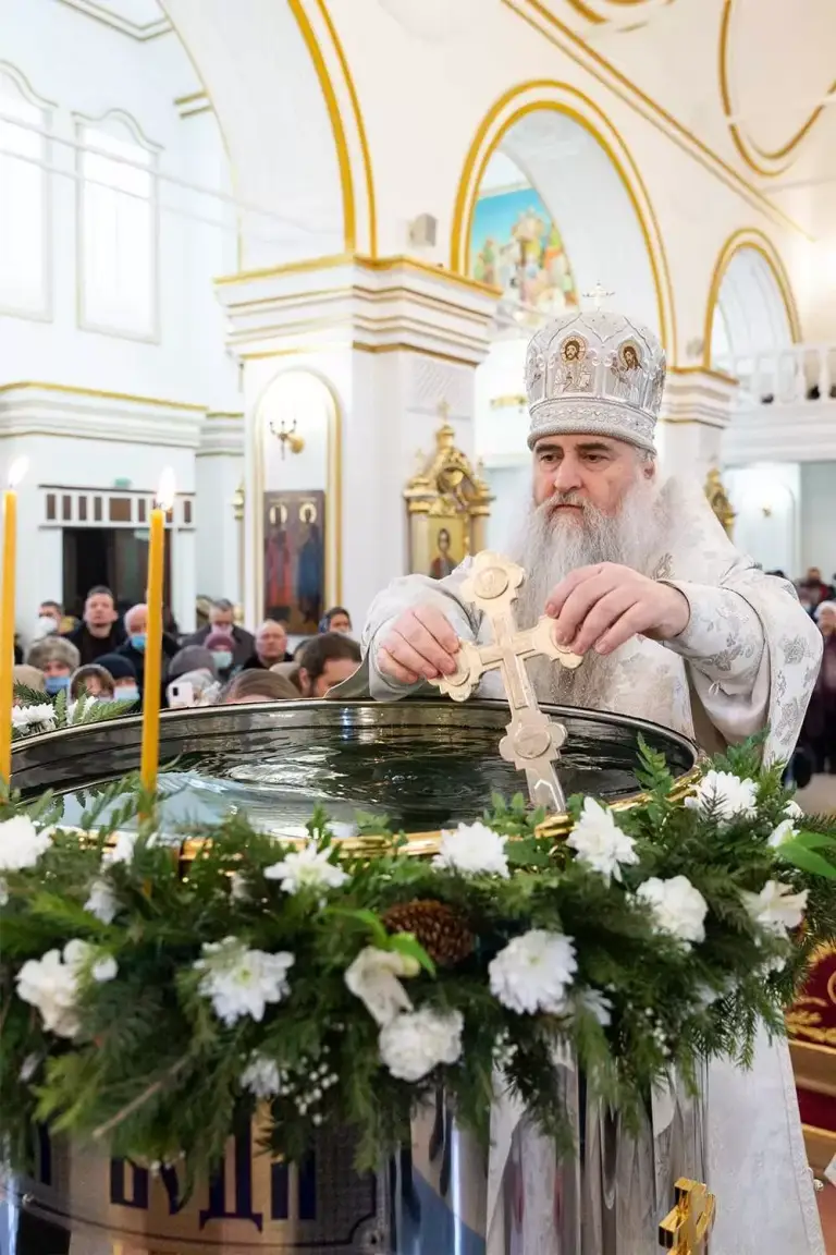 В день Крещения Господня в храмах Симбирской епархии были совершены праздничные богослужения и чин Великого освящения воды