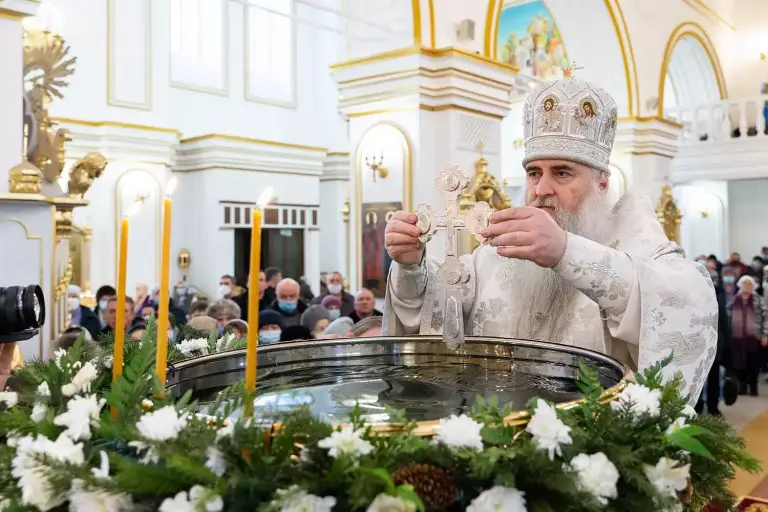 Святыня должна быть окружена почтением. О крещенской святой воде