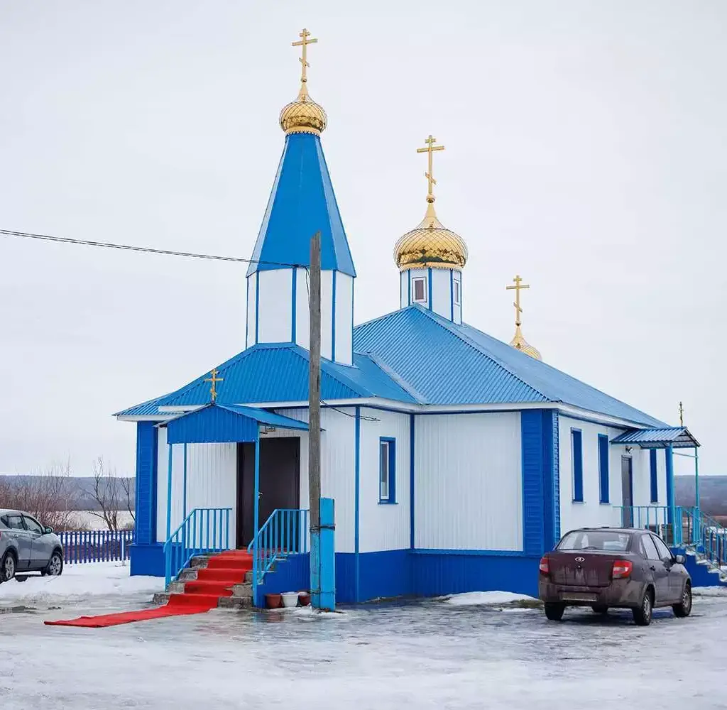 Храм во имя святых первоверховных апостолов Петра и Павла с. Выползово