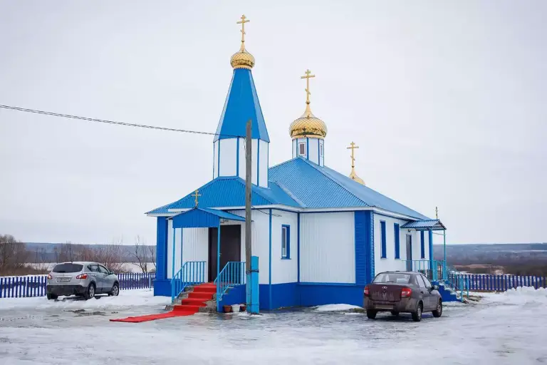 Храм во имя святых первоверховных апостолов Петра и Павла с. Выползово