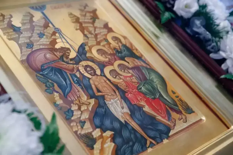 Днесь вод освящается естество