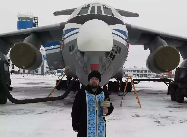 Священник принял участие в торжественной передаче авиалайнера Ил-76 МД-90А Министерству обороны России