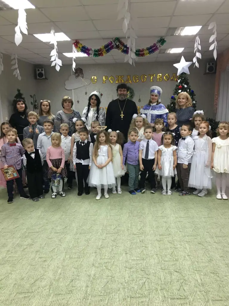 Священник поздравил с Рождеством воспитанников детского православного центра «Ковчег»