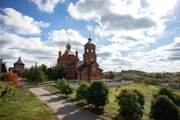 Женский монастырь Архангела Михаила с. Комаровка