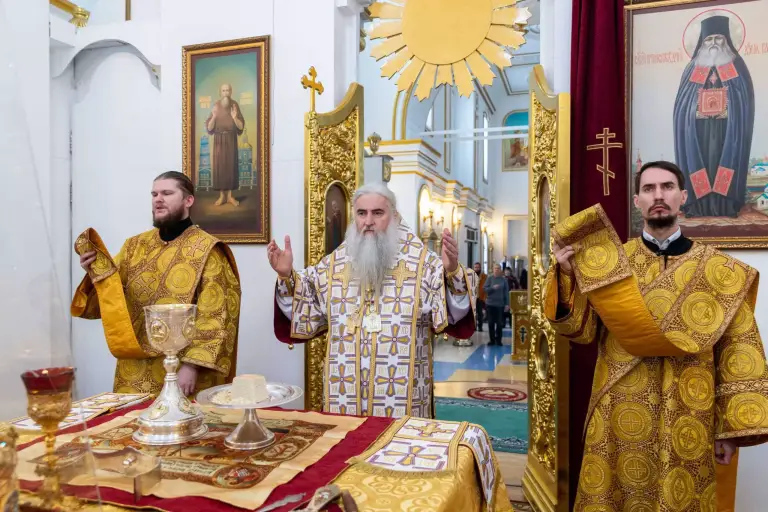 Божественная литургия в Спасо-Вознесенском кафедральном соборе Ульяновска