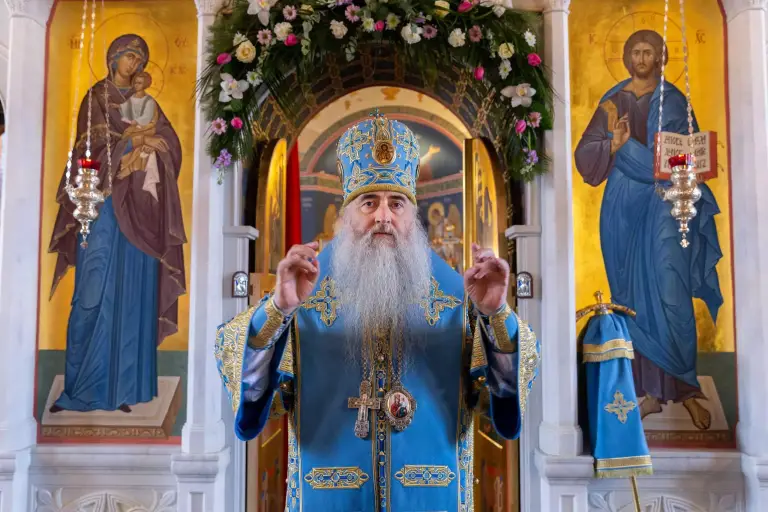 Божественная литургия в надвратном храме во имя Новомучеников и Исповедников, в земле Симбирской просиявших, Спасского женского монастыря Ульяновска