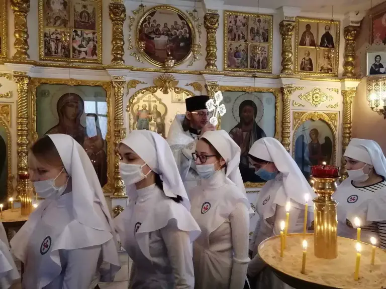 Сестры милосердия младшего корпуса встретили праздник Сретения совместной молитвой