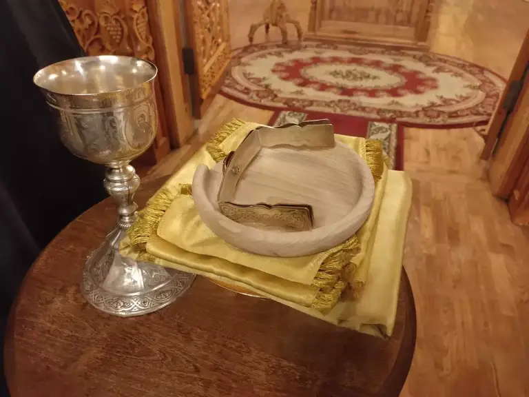 Очередное занятие клуба «Благовещение» было посвящено устройству алтаря православного храма