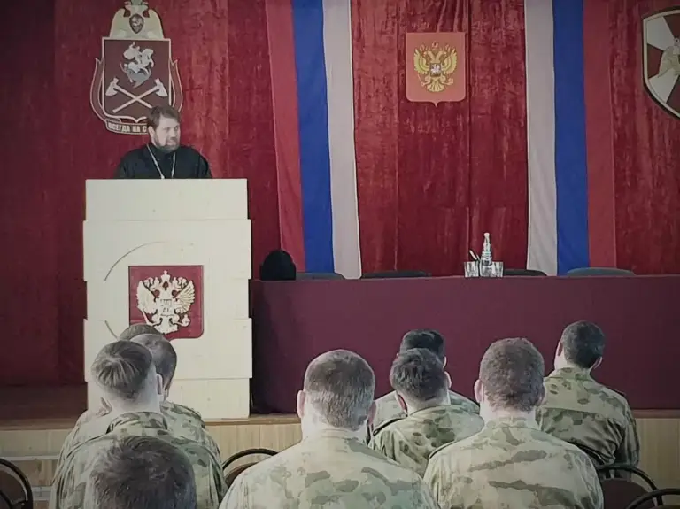 Священник провел духовно-нравственную беседу в Управлении Росгвардии
