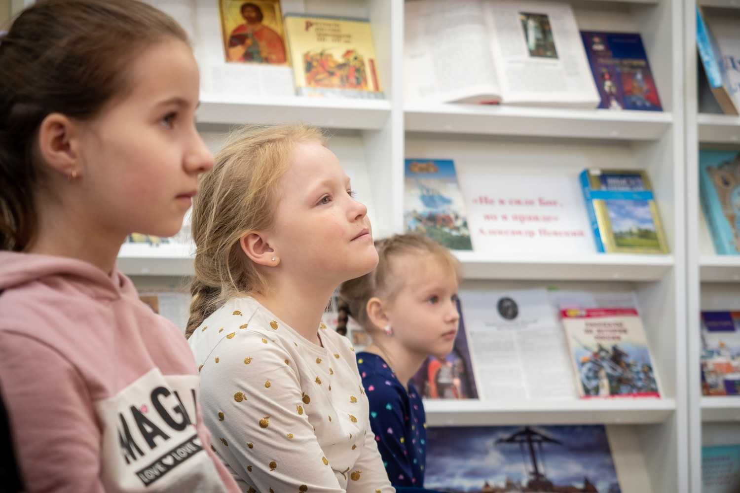 Детские православные книги. Дети читают православные книги. Благовест православной книги