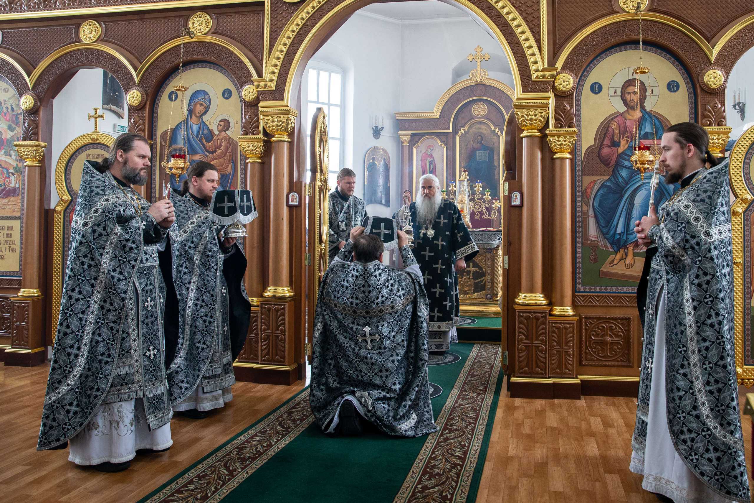 Служба в кафедральном соборе минска. Кафедральном соборе в честь Преображения Господня в Новоспасском. Литургия Преждеосвященных Даров на обретение главы Иоанна.