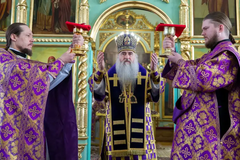 Божественная литургия в храме в честь иконы Божией Матери «Неопалимая Купина» Ульяновска