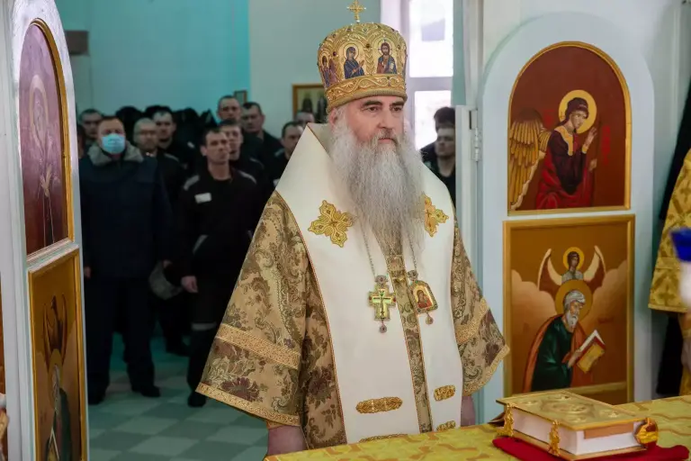 Митрополит Лонгин совершил Божественную литургию в Михаило-Архангельском храме при ИК № 2